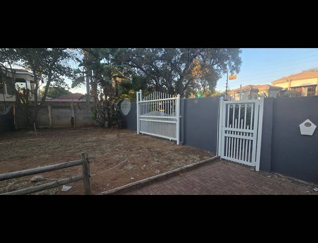 4 BEDROOM FREESTANDING FOR SALE IN FAUNA PARK